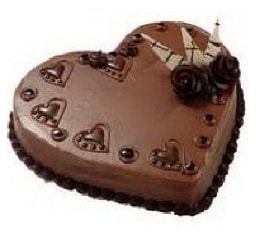Özel yapım 8 kişilik çikolatalı kalp şeklinde yaş pasta